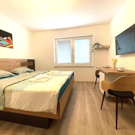 Apartments And Rooms Pri Baslju ツェルクノ エクステリア 写真