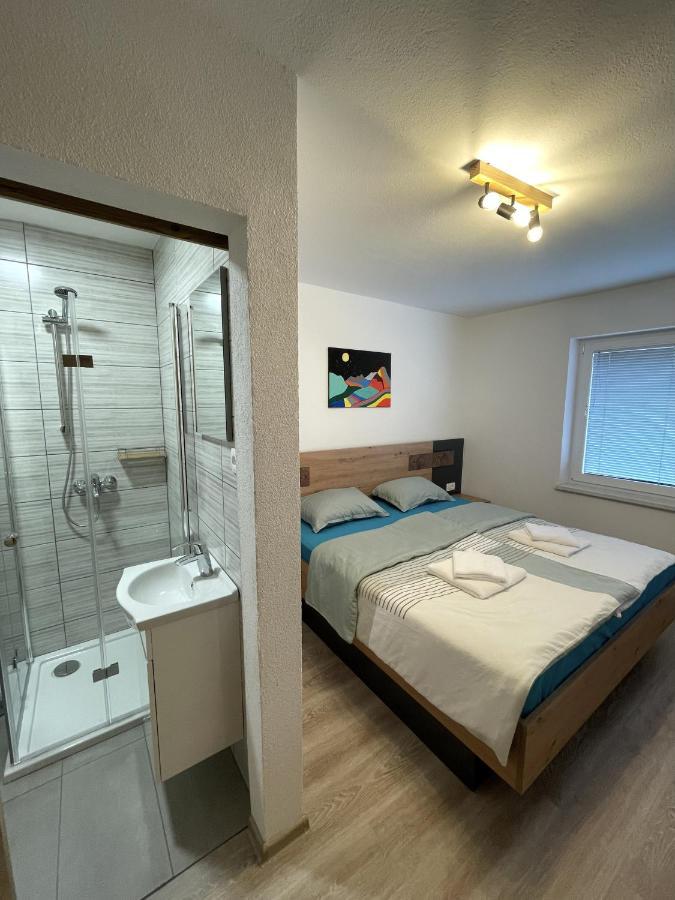Apartments And Rooms Pri Baslju ツェルクノ エクステリア 写真