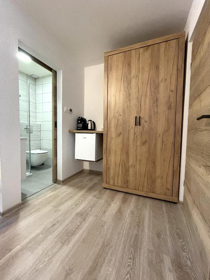 Apartments And Rooms Pri Baslju ツェルクノ エクステリア 写真