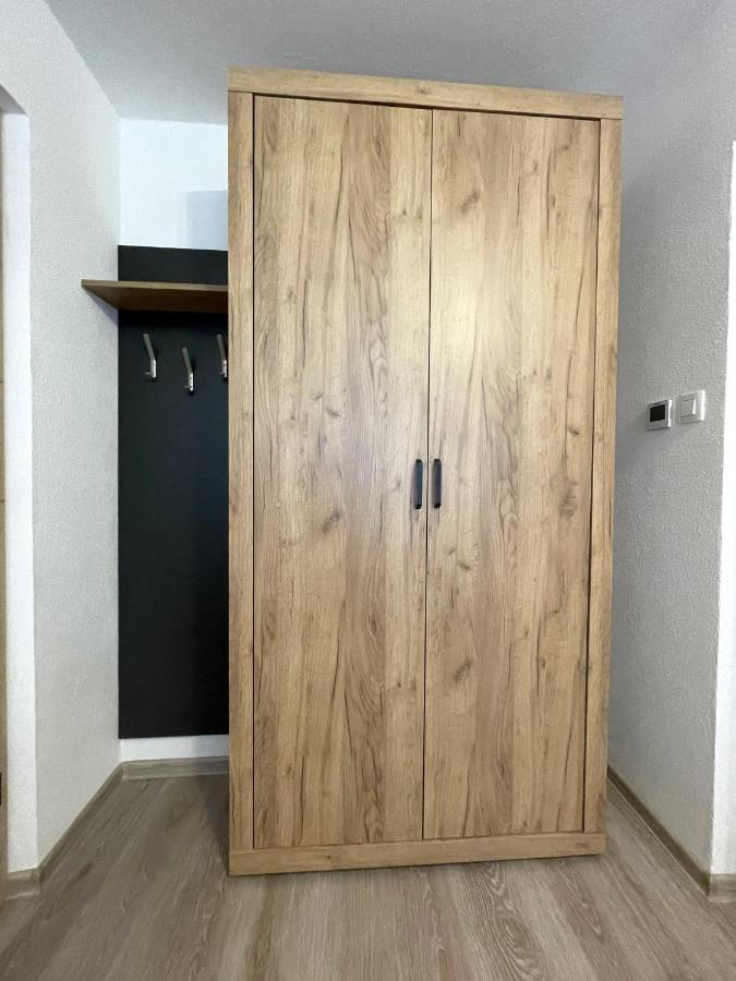 Apartments And Rooms Pri Baslju ツェルクノ エクステリア 写真