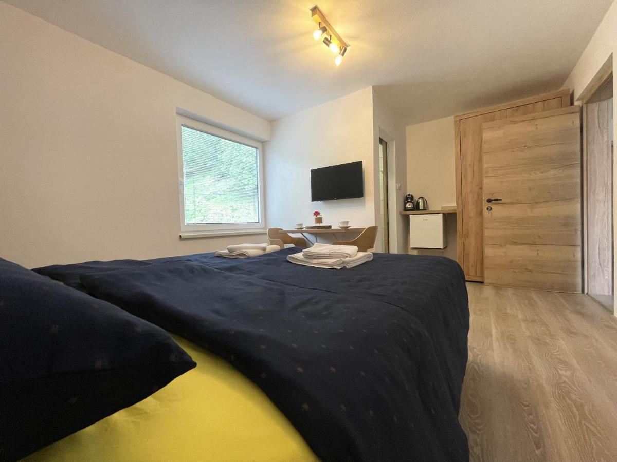 Apartments And Rooms Pri Baslju ツェルクノ エクステリア 写真