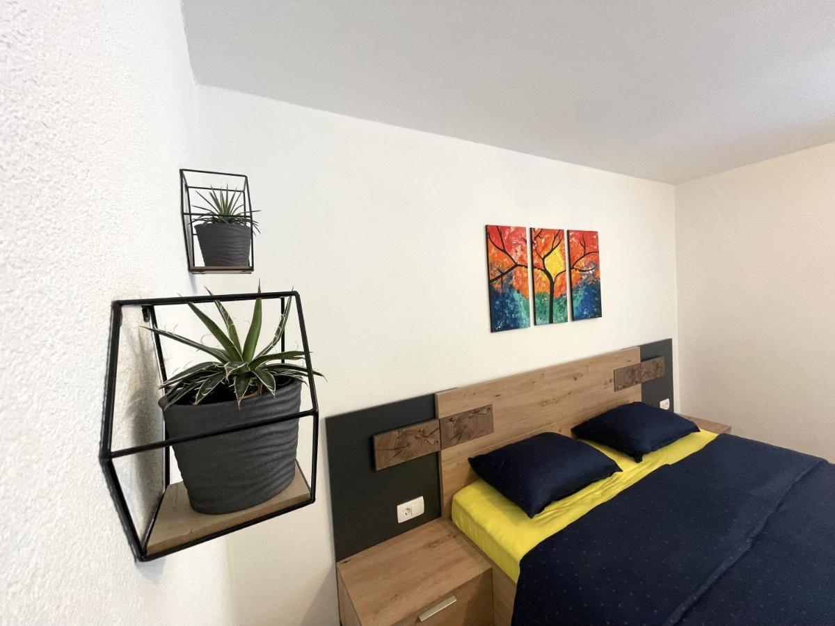 Apartments And Rooms Pri Baslju ツェルクノ エクステリア 写真